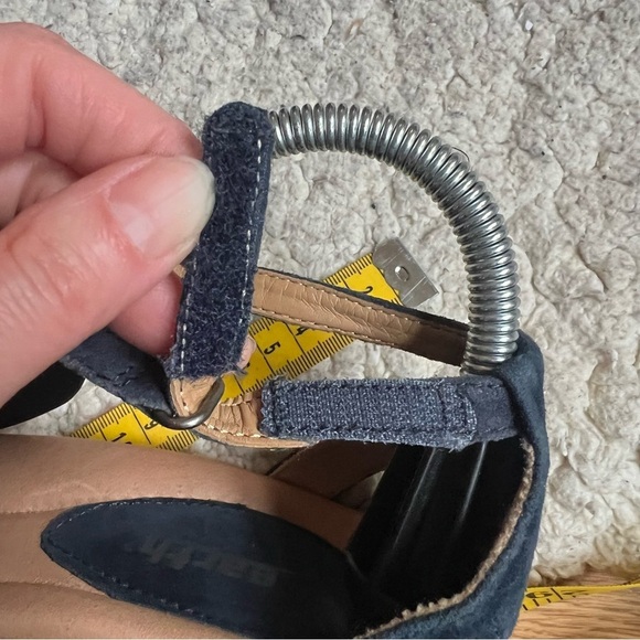 Earth: Navy Blue Suede "Curvet" Ankle Strap Wedge Sandals Size 7.5 - Picture 10 of 11